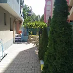 Violet Garden 2 Veranda Apartmán