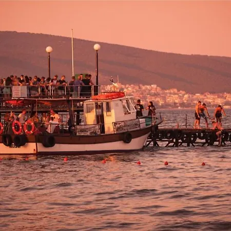 Violet Garden 2 Veranda *