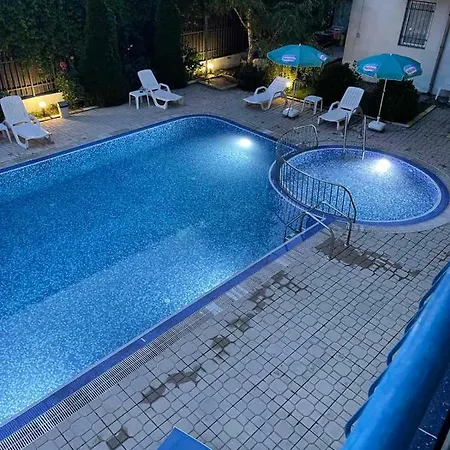 Apartman Violet Garden 2 Veranda Napospart