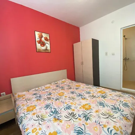 Violet Garden 2 Veranda Daire