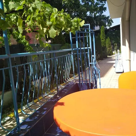 Violet Garden 2 Veranda Daire