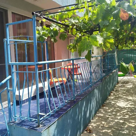 Violet Garden 2 Veranda Apartman